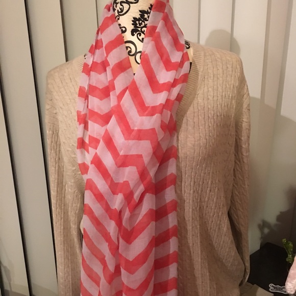 💐NWT INFINITY SCARF - Picture 3 of 3