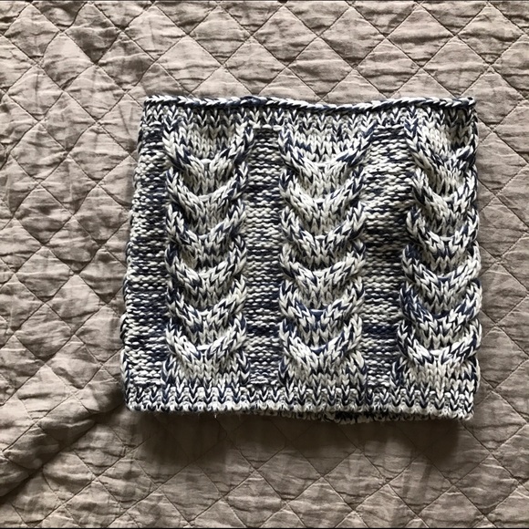 Blue and white neck warmer