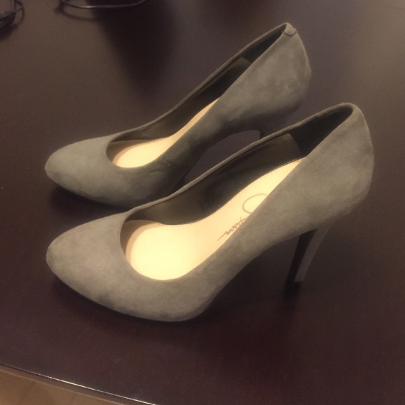 Jessica Simpson gray suede pumps