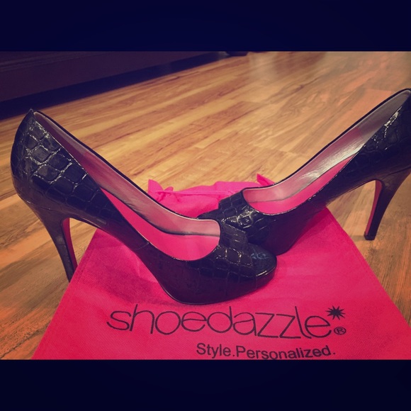 Like New Pink Sole Pumps. Size 8.5 peep Toe