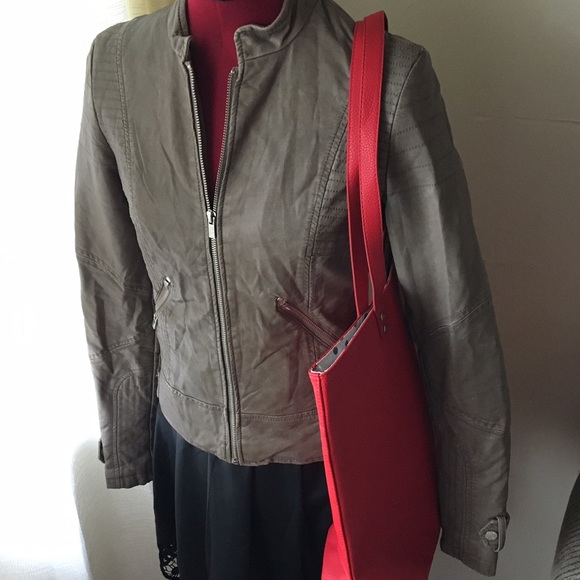 SOLD Thirty One Around Town Tote - Picture 4 of 4