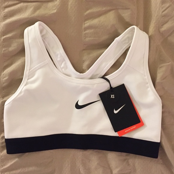 NWT! Medium support Nike training sports bra.