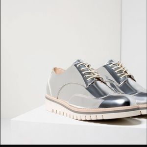 Zara silver tone flat shoes with brogue details 👠