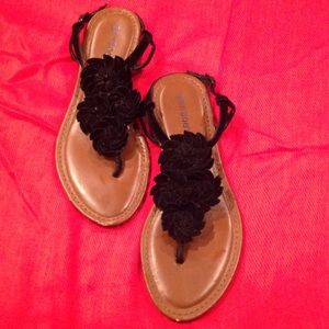 Bamboo Sandals with velvet flower motif.