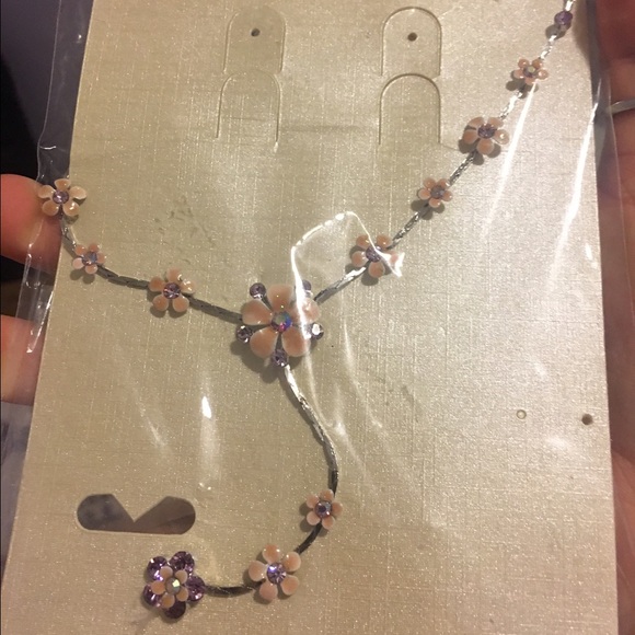 NWT Floral necklace