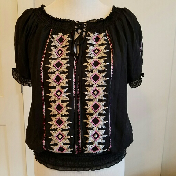 NWT Vertigo peasant embroidered top black & pink L