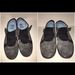 Sold 🎉🎊🎉Thierry Rabotin Lena Shoes Gray Suede