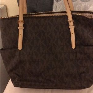 Michael kors jet set tote