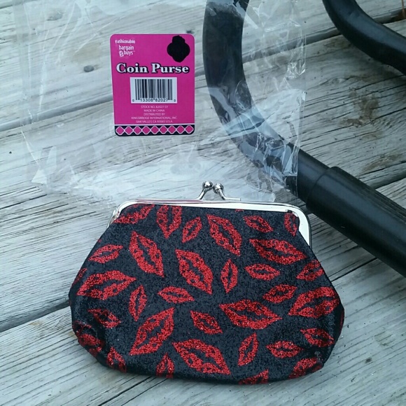 Shimmery Lips Large Coin Purse BLK/RED BNWT