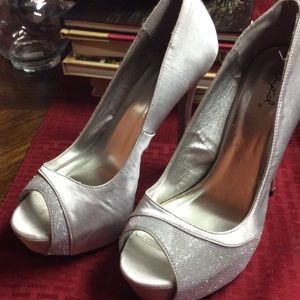 Size 9 sparkling silver 5 inch heels