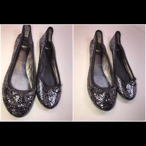 Sold 🎉🎊🎉🎊TORY BURCH Silver w/sequins Ballet