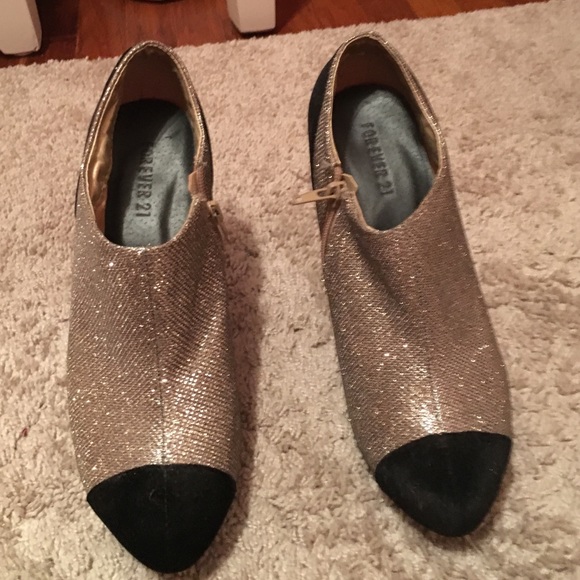 Heels - Picture 2 of 2