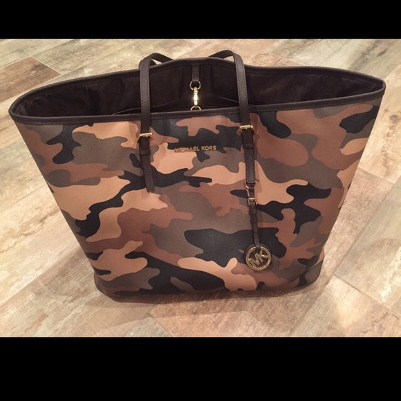Michael Kors camo tote