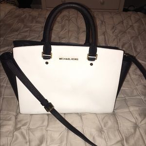 1HR SALE! Michael Kors purse