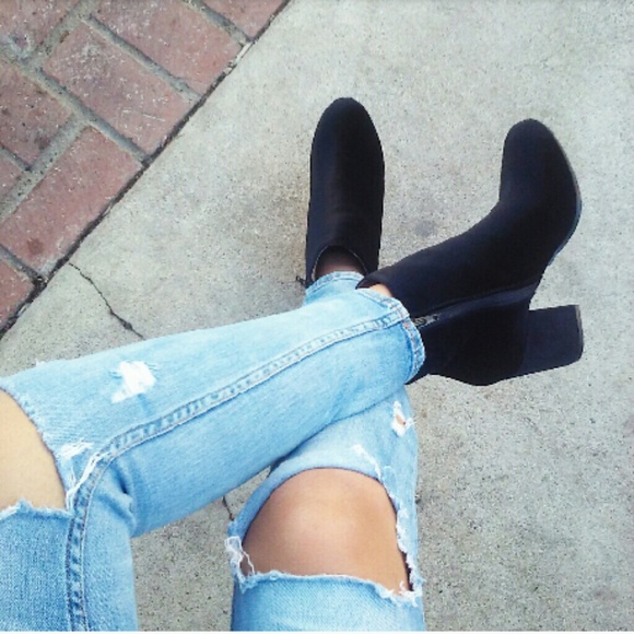 //The Amelia// Black Velvet Ankle booties - Picture 3 of 4
