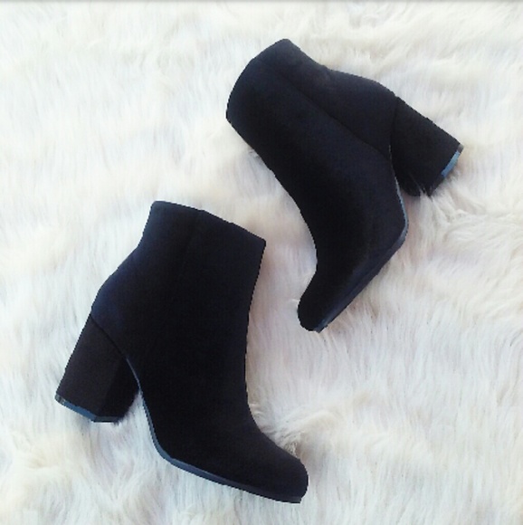 //The Amelia// Black Velvet Ankle booties - Picture 4 of 4