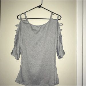 Gray top with three-quarter sleeve