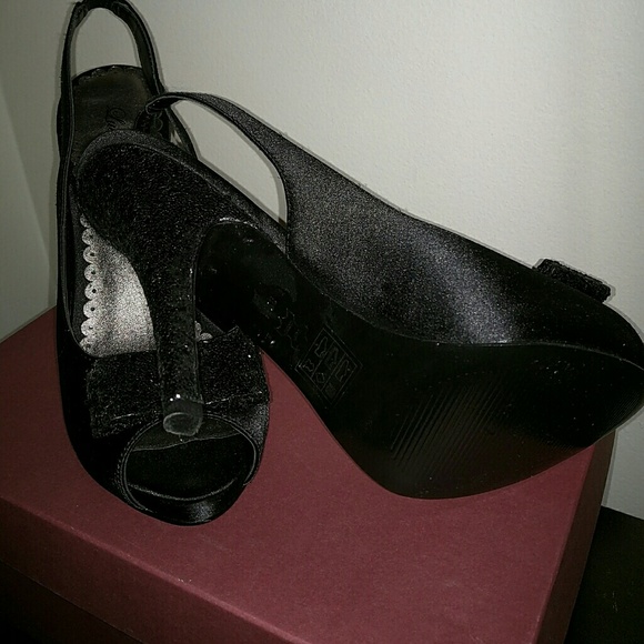 Slingback, Peep-toe Heels - Picture 3 of 4