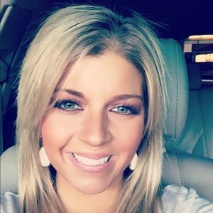 Meet your Posher, Courtney