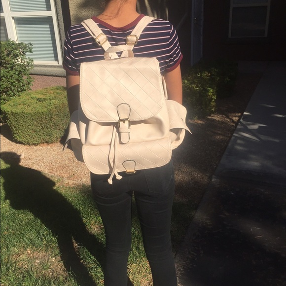 🎉SALE🎉quilted   backpack - Picture 2 of 2