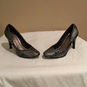 PATENT LEATHER HEELS