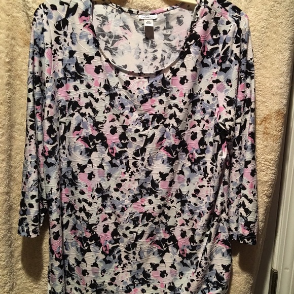 Adorable multicolor top!