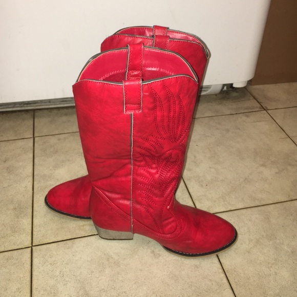 Red cowgirl boots size 8