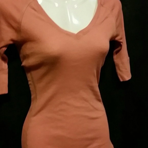 Form fitting V-neck - Picture 2 of 3