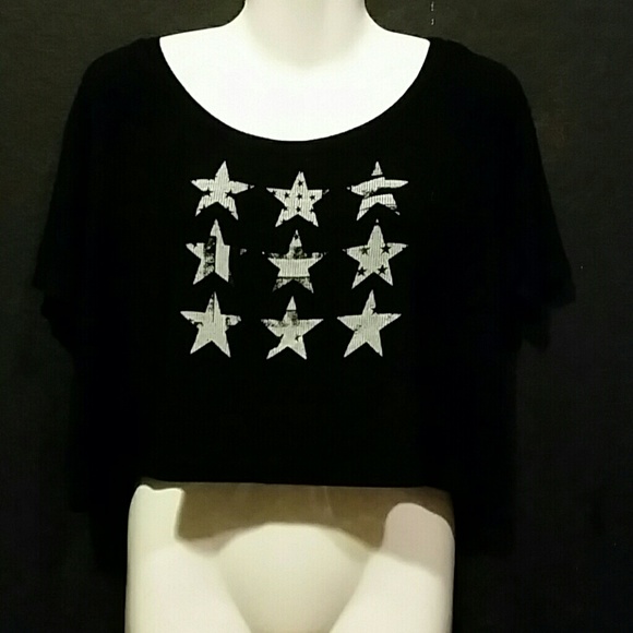Black star crop top