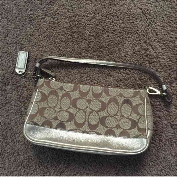 Matching authentic coach purses - Picture 2 of 4