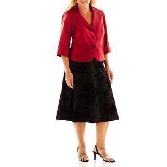 💥SALE‼️💥 Beautiful red + black jacket/skirt set