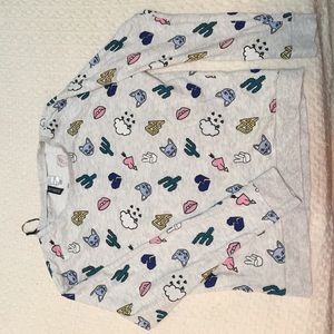 White sweater with some tumblr things✨