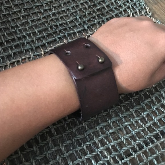 Leather cuff - Picture 2 of 3