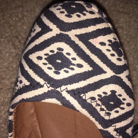 Black and white tribal print flats!!! - Picture 4 of 4
