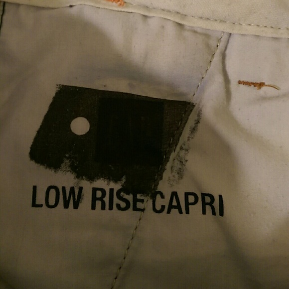 GAP Dark Wash Wide Capri. - Picture 4 of 8