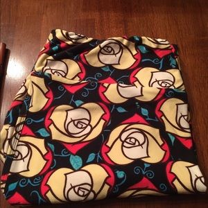 HTF Lularoe Rose leggings. TC. SO PRETTY!!!!!