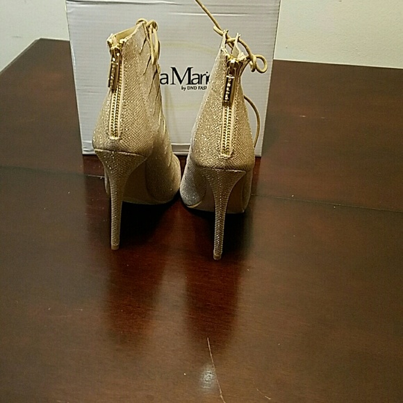 🚨LAST PAIR🚨Open toe . New Sparkling GOLD LACE - Picture 3 of 4