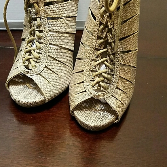 🚨LAST PAIR🚨Open toe . New Sparkling GOLD LACE - Picture 4 of 4