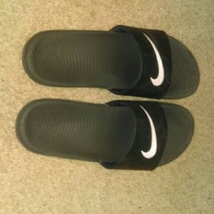 Nike slides $15 reduced!