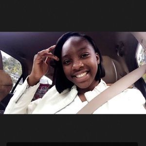 Meet your Posher, Alexis