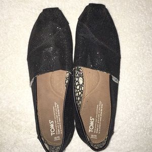 Black TOMS