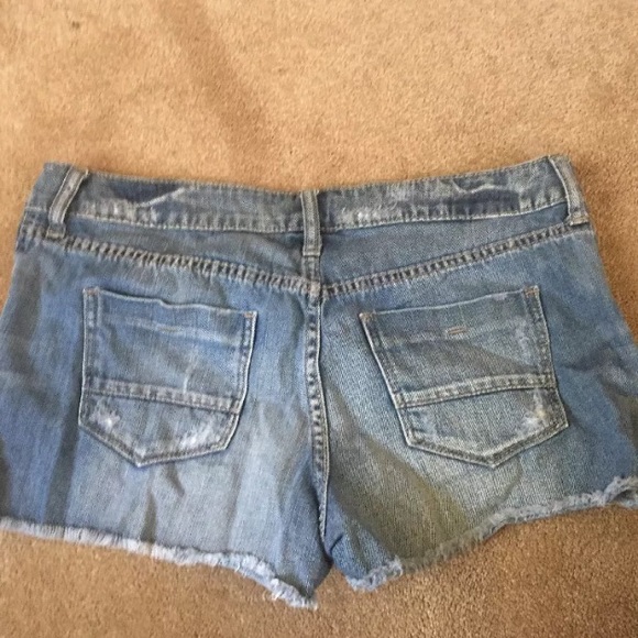High-waist Distressed Denim Shorties - Picture 2 of 2