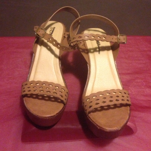 Strapped Wedge