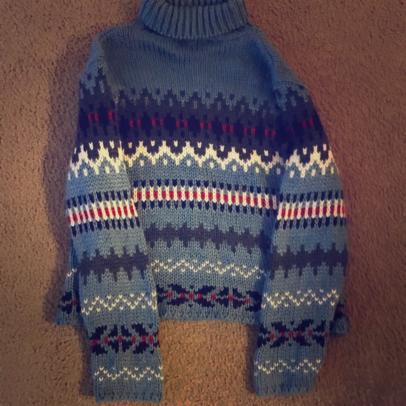 Vintage-like turtleneck.