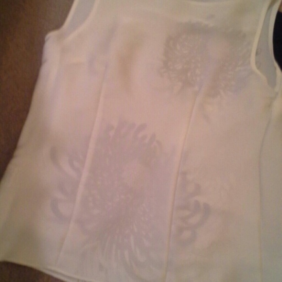 Tops - Picture 4 of 4