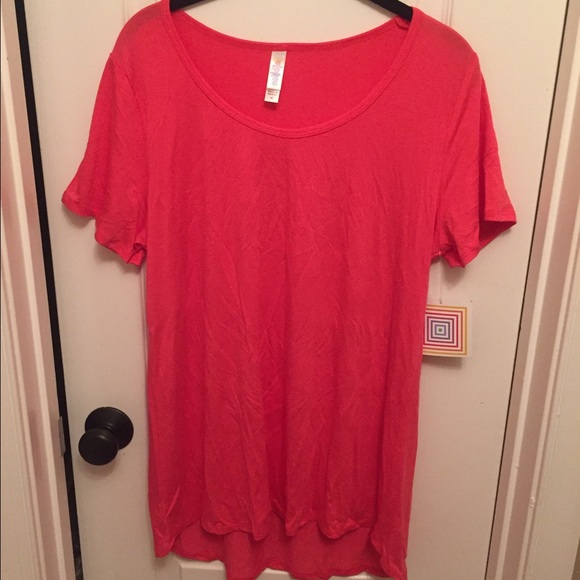 LuLaRoe Classic Top. NWT. Coral. Size M.