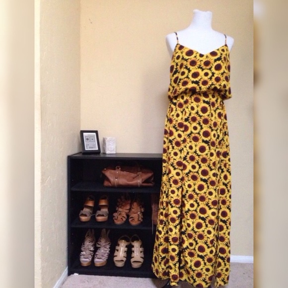 SOLD 🚫 Sunflower Maxi Dress 🚫