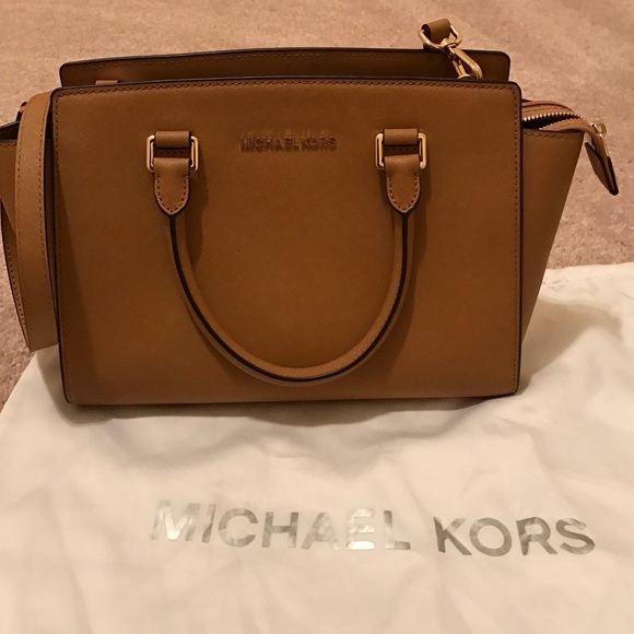 MICHAEL KORS TAN SATCHEL