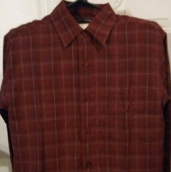 Haggar microfiber long sleeve dress shirt size M.
