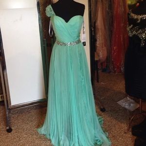 Sherri hill